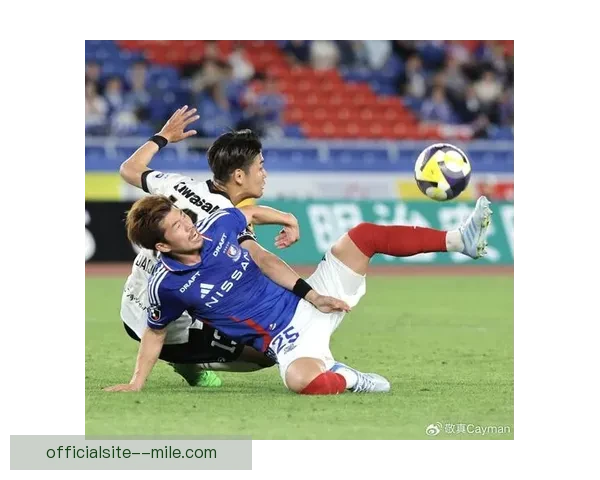 横滨水手换帅不改风格持续高压逼抢攻势足球